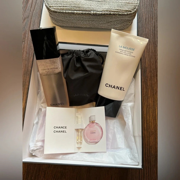 CHANEL 2022 HOLIDAY ROUTINE RESET CLEANSING DUO SET - Picture 2 of 14